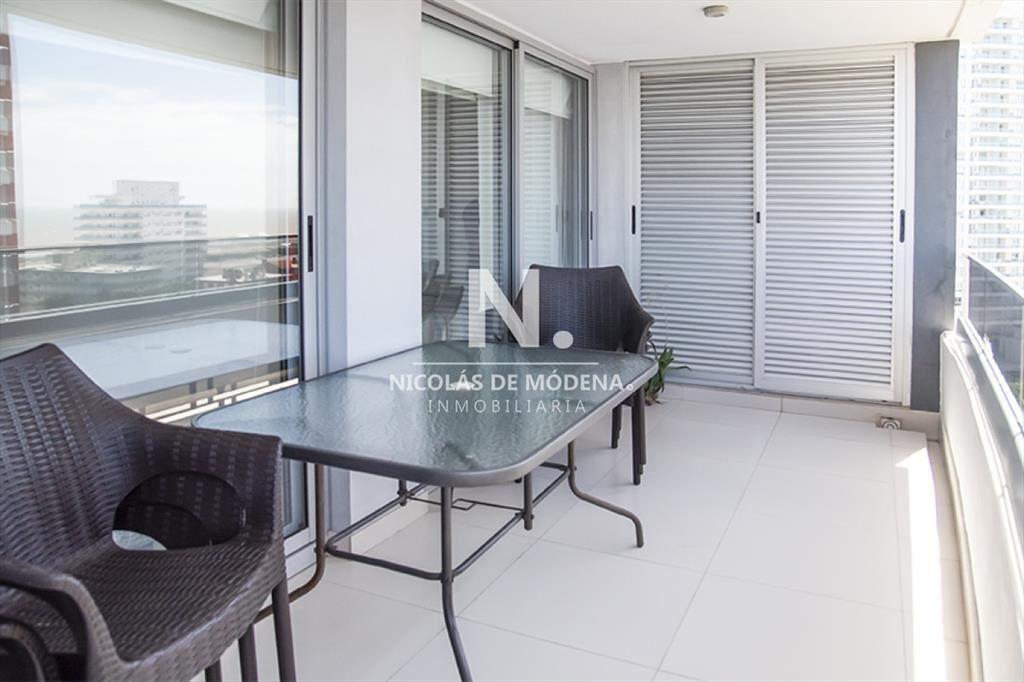 Apartamento en venta a metros de Playa Brava, 2