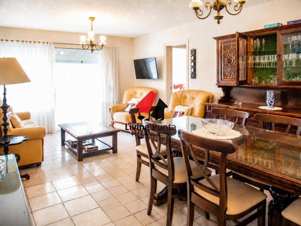 Vende apartamento de 2 dormitorios con vista al ,