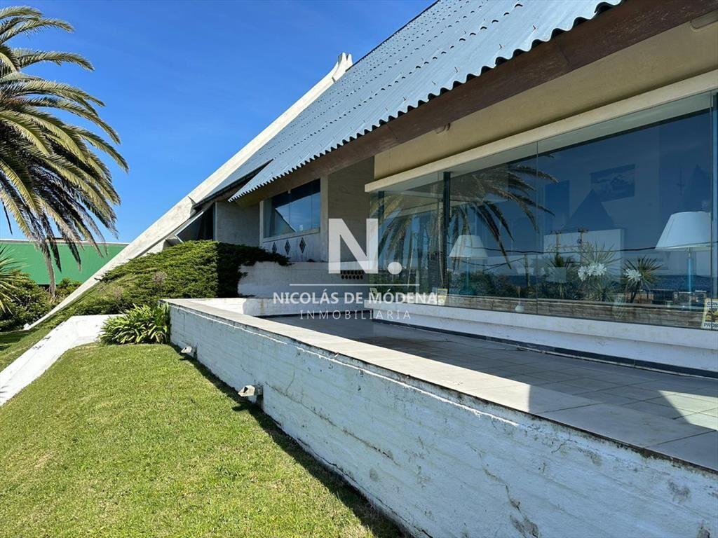 En venta casa de 3 plantas, con 3 dormitorios en suite en M