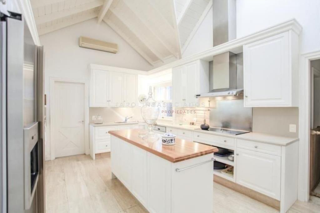 Casa en venta de 4 dormitorios en Beverly Hills,