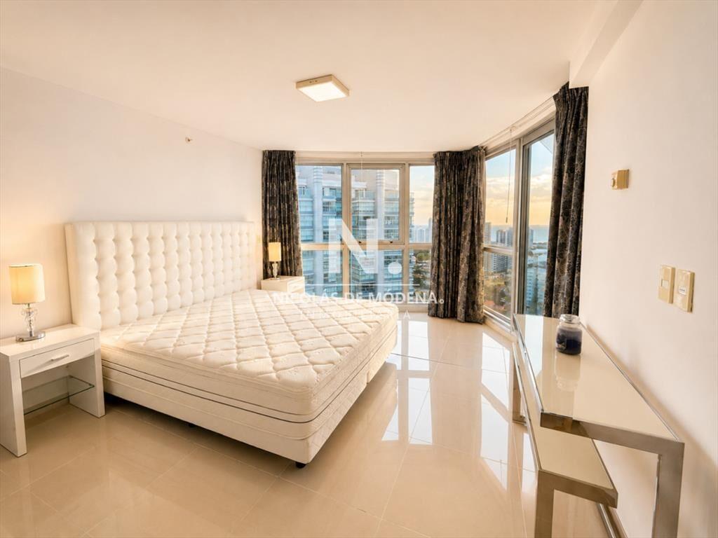 En venta apartamento de 3 dormitorios con vista