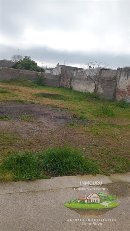 Venta de casa con amplio terreno en piedras blancas