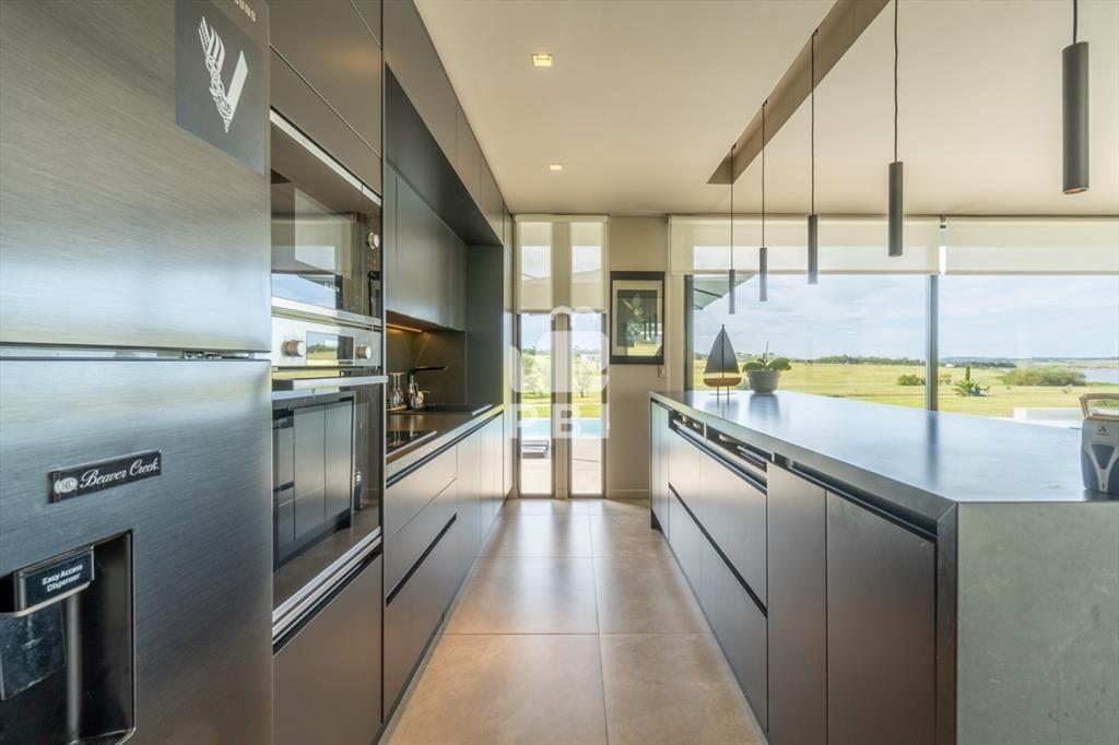 Casa de 2 dormitorios en Laguna de los Cisnes - :