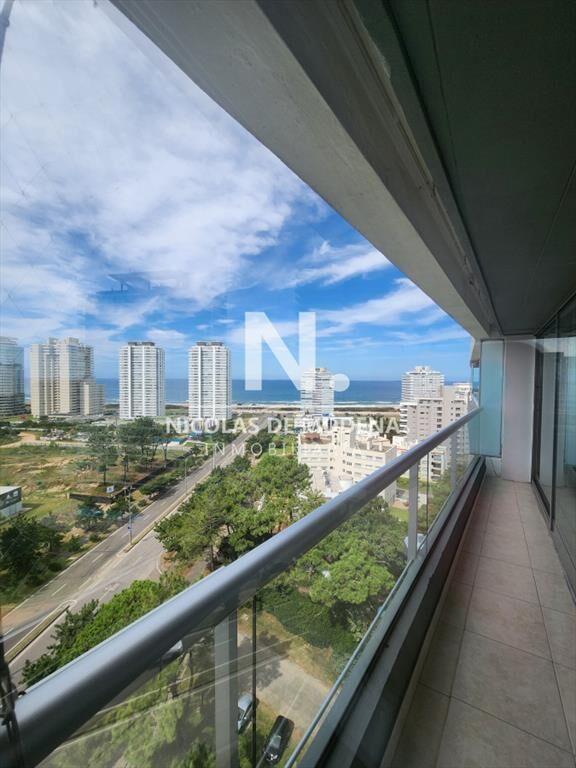 Apartamento de 3 dormitorios en alquiler temporal Punta del