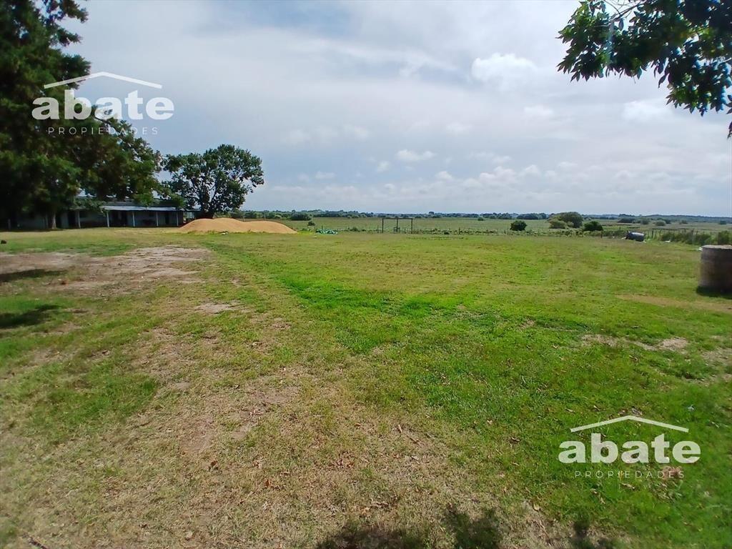 Venta de casa campo a refaccionar en Est. Atlántida a metro