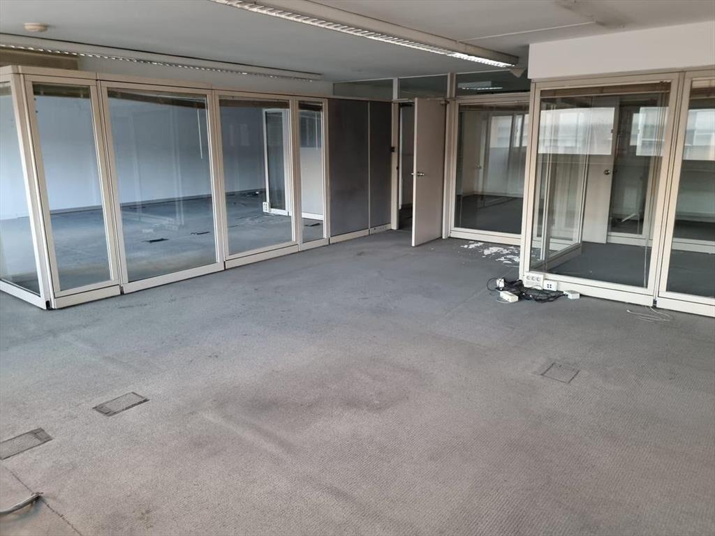 Oficina- Misiones y Cerrito, 220 m2 , planta llana !!