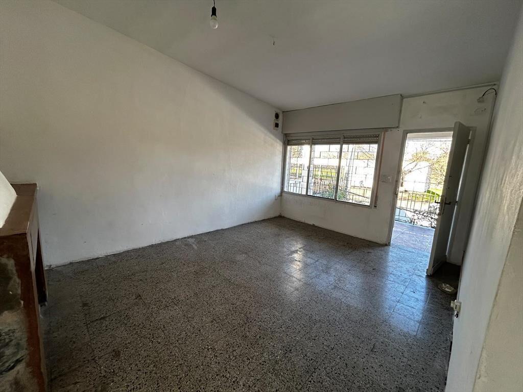 Casa en Alquiler de 2 dormitorios y cochera en Aires Puros