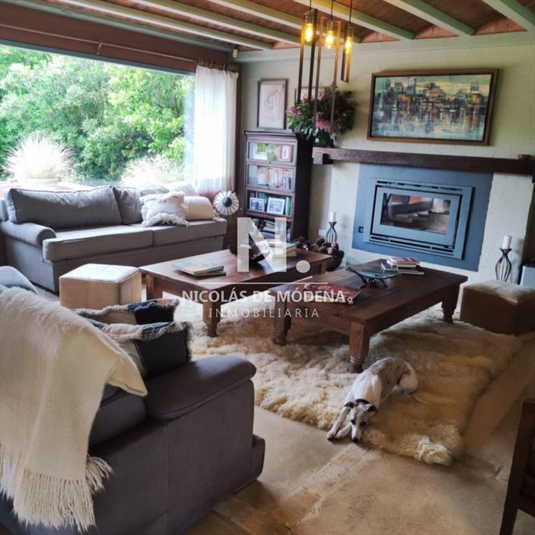 Hermosa casa de  2 niveles, con amplios espacios