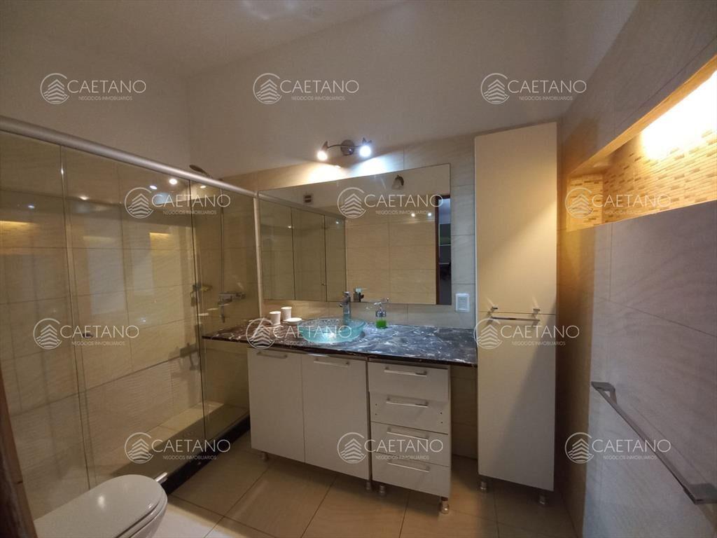 Vende casa de 3 dormitorios totalmente reformada. Con pisci