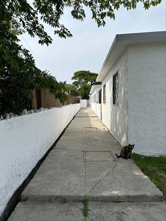 Venta Casas Shangrilá Sur padrón con 8 casas para inversión