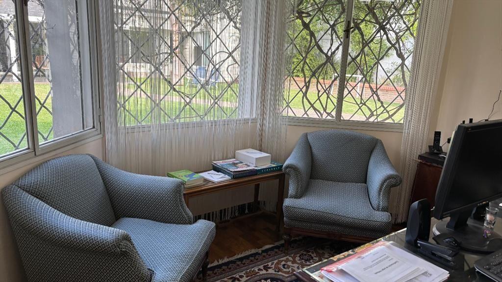 Venta de 2 excelentes casas en un padrón sobre J. Suarez...