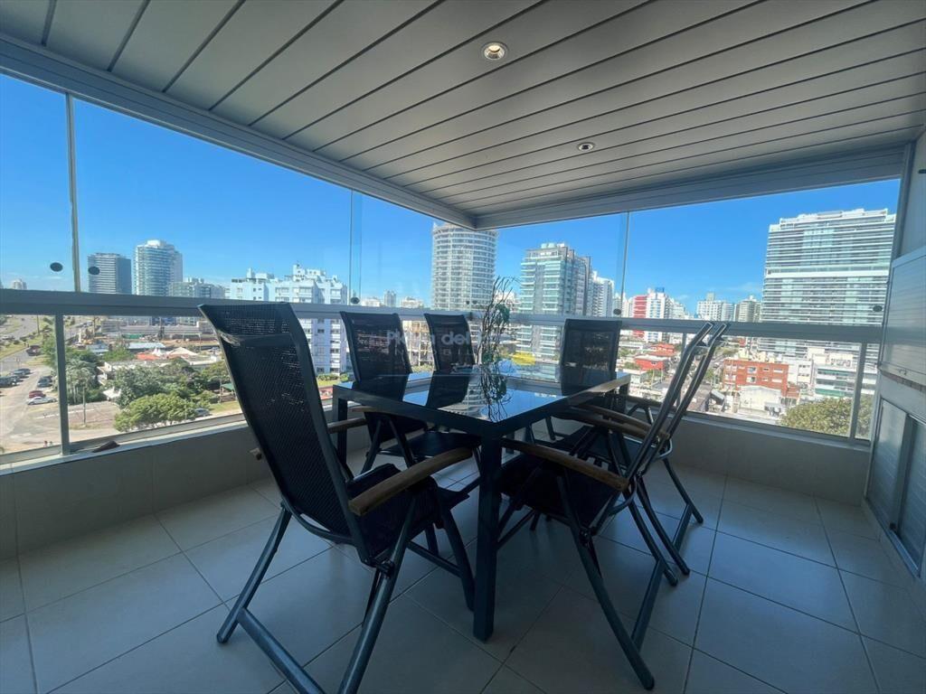 Apartamento en Venta de 3 dormitorios en Punta ,