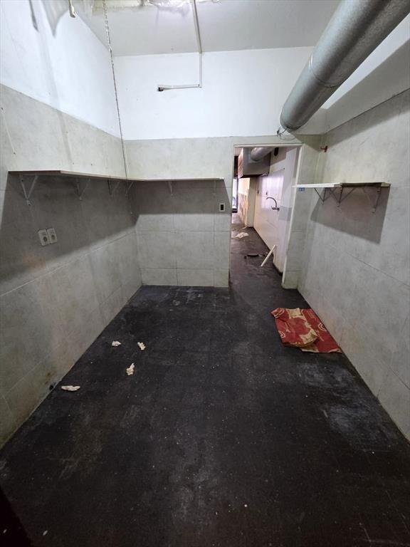 Ituzaingo y peatonal Sarandi, 60 m2 , 4 mts de frente , apt