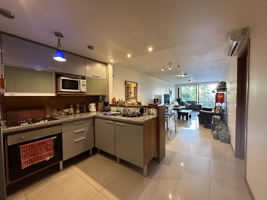 Venta de apartamento de dos dormitorios a media