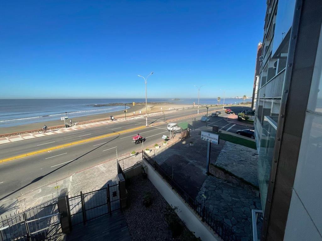 Apartamento monoambiente en alquiler sobre Rambla Malvín