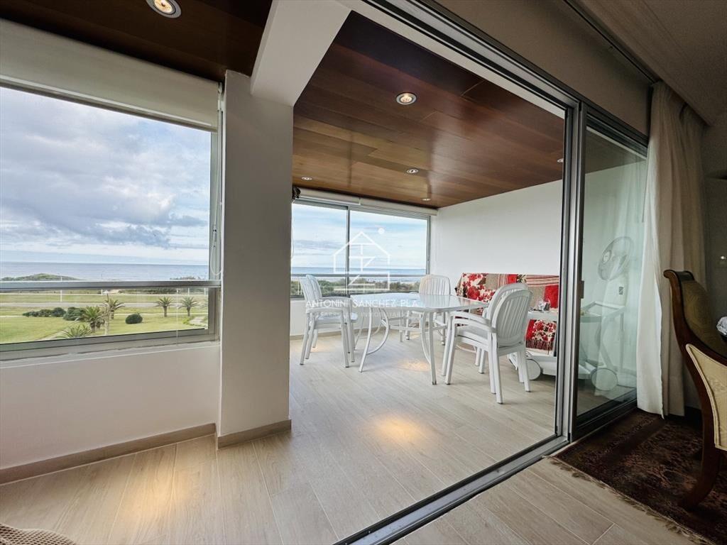 Venta  y alquiler de apartamento de 4 dormitorios en Punta