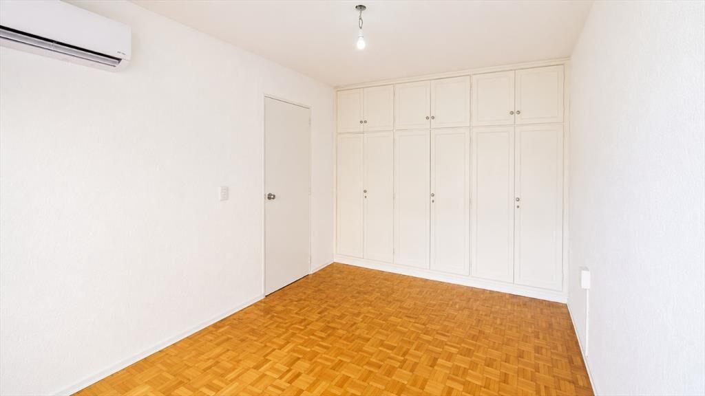 Vende apartamento Pocitos 3 dorm 2baños y balcones
