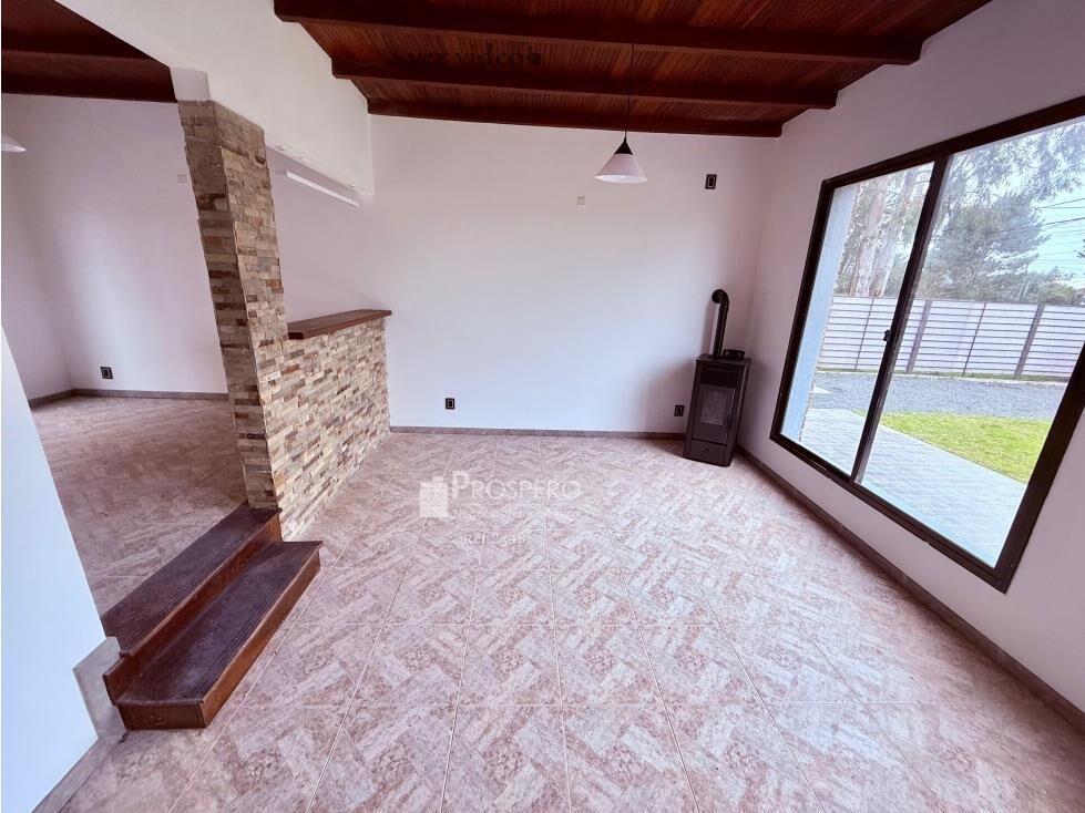 2348 casa 5 dorm Lomar de Solymar c/cochera 2 autos parrille