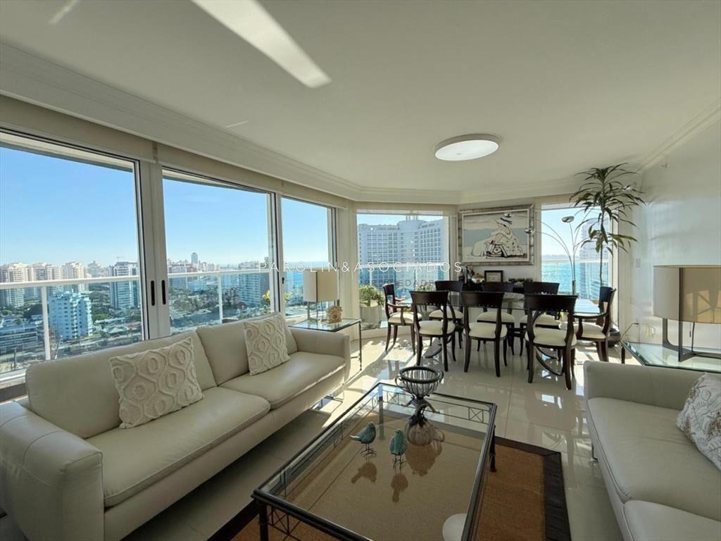 Apartamento en venta de 3 dormitorios mas de en