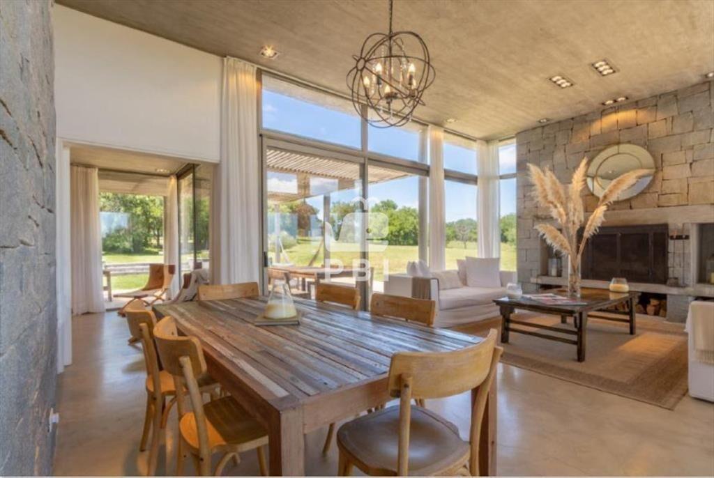 Hermosa casa en venta en barrio Privado - Ref : PBI13813