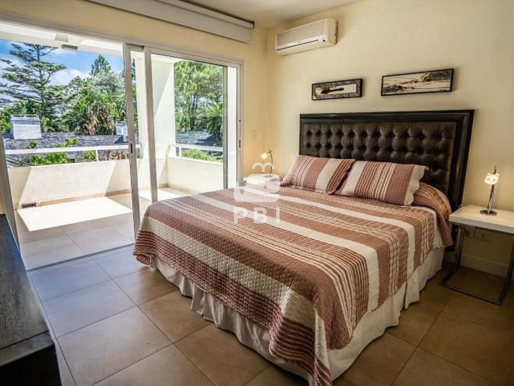 Casa en venta 4 DORMITORIOS - Ref : PBI12057