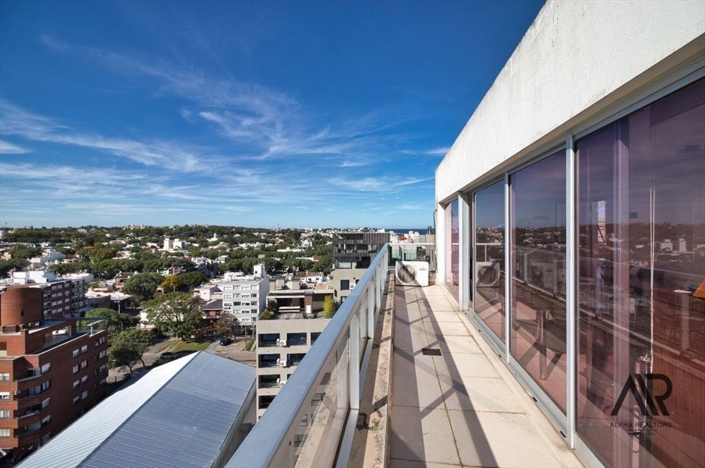 Apartamento en venta c/ cochera compartida en Malvin