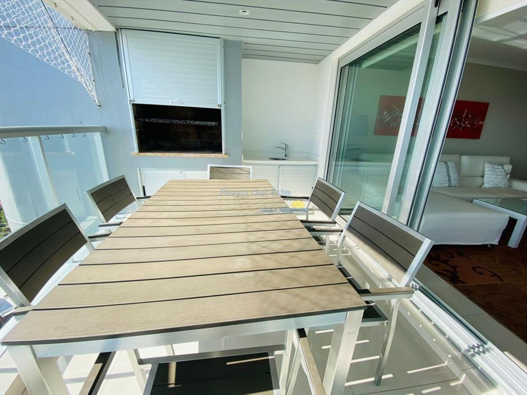 Apartamento de 2 Dormitorios en Venta en Punta ,