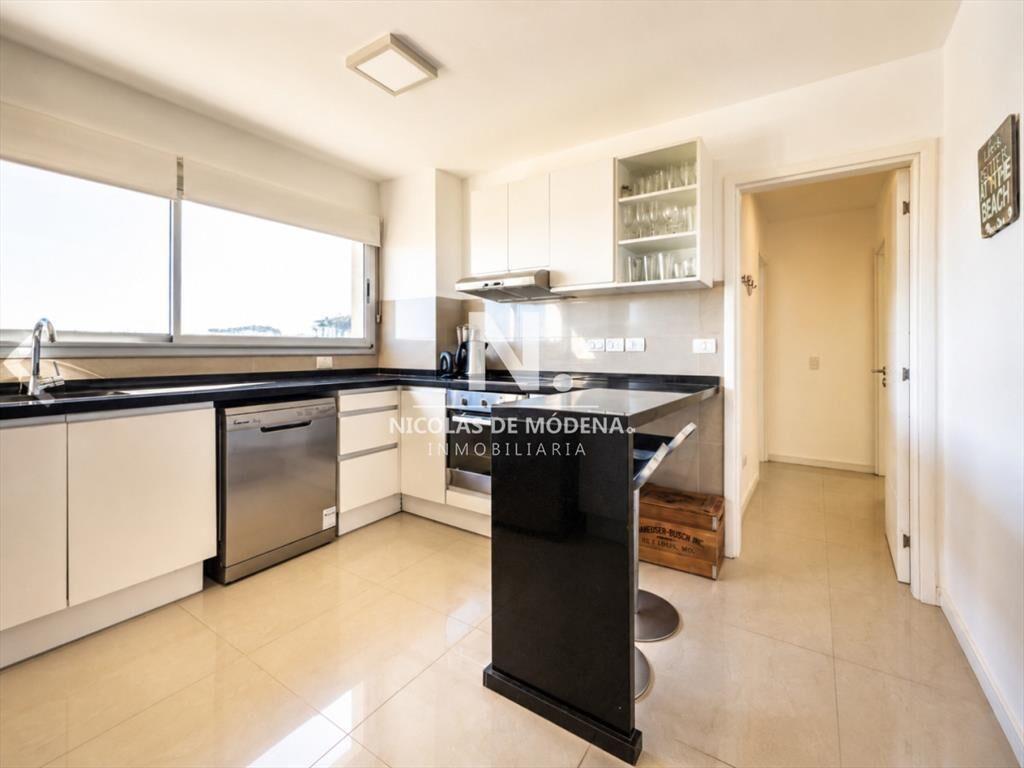 En venta apartamento de 3 dormitorios en Brava primera line