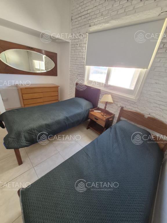 Casa de dos dormitorios en alquiler anual en del