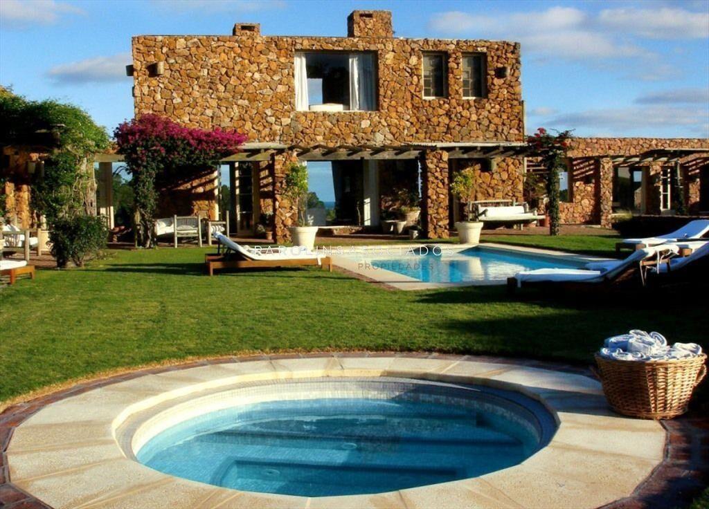 Chacra en Venta de 8 Dormitorios en Camino Punta