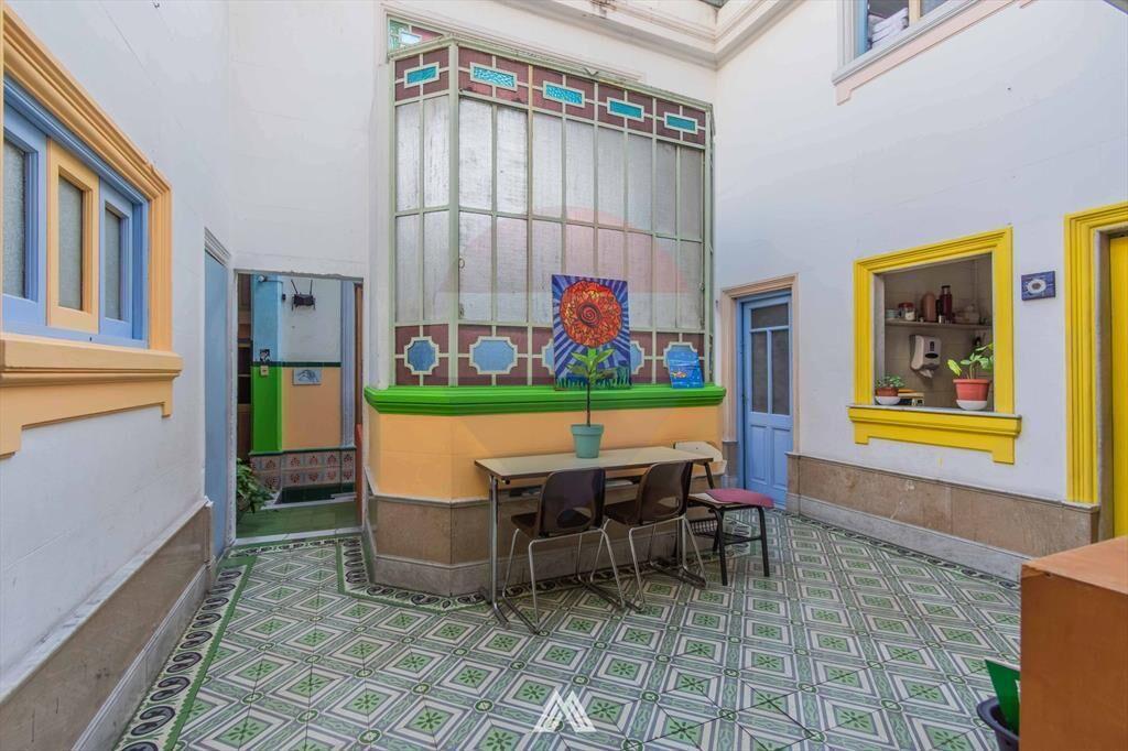 VENTA DE GRAN VIVIENDA + 3 LOCALES EN CENTRO