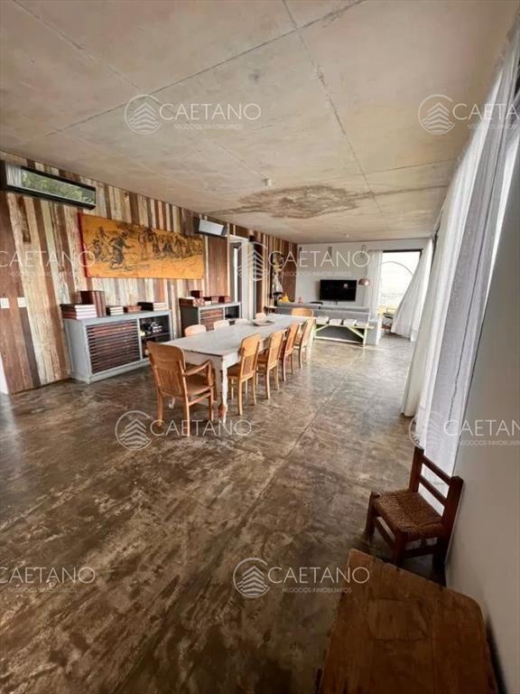 Venta casa 5 dormitorios Punta Piedras,
