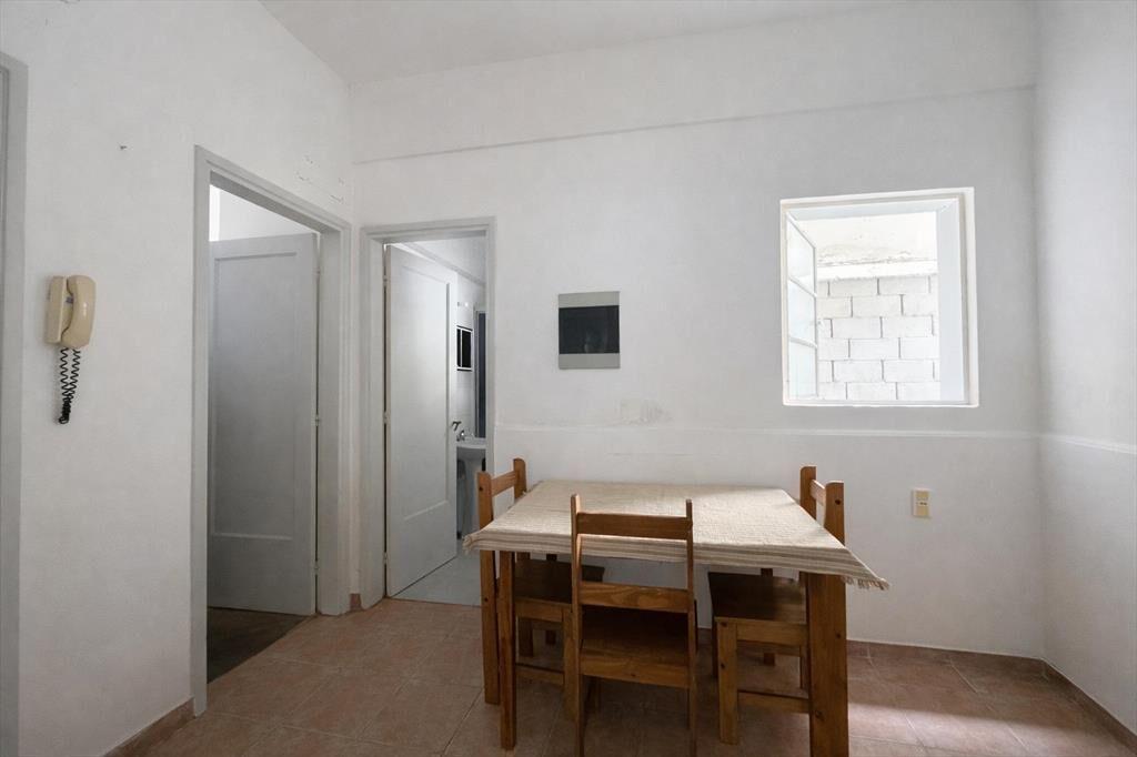 Venta apartamento 3 dormitorios con patio. Tres Cruces- Alq
