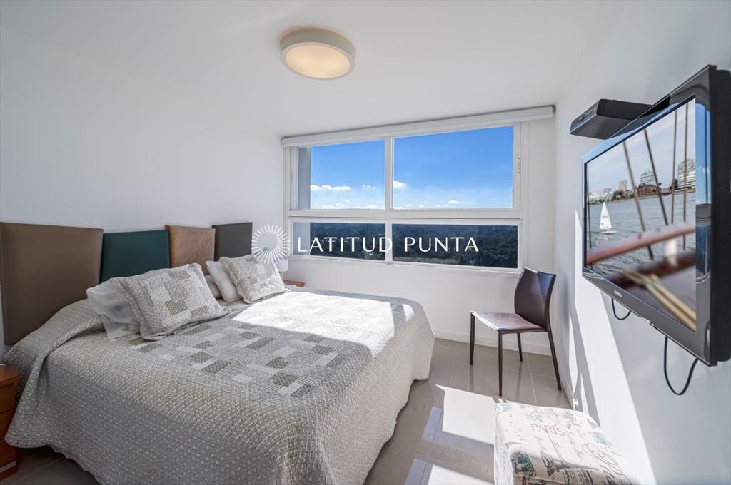 Piso alto en One, 3 suites más dependencia