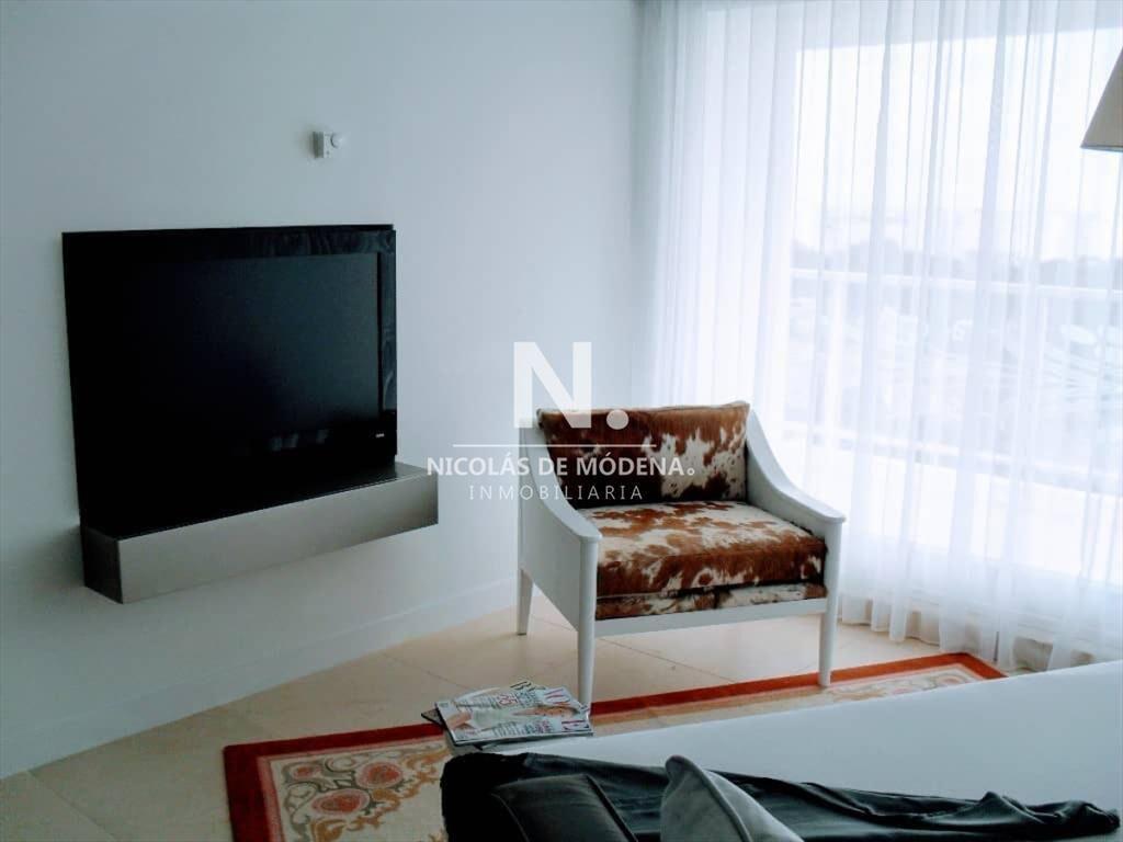 Departamento en piso alto, a la venta, en Punta