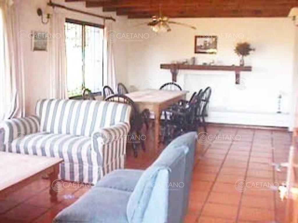 CASA EN PROPIEDAD HORIZONTAL, EN ZONA DE TIO TOM