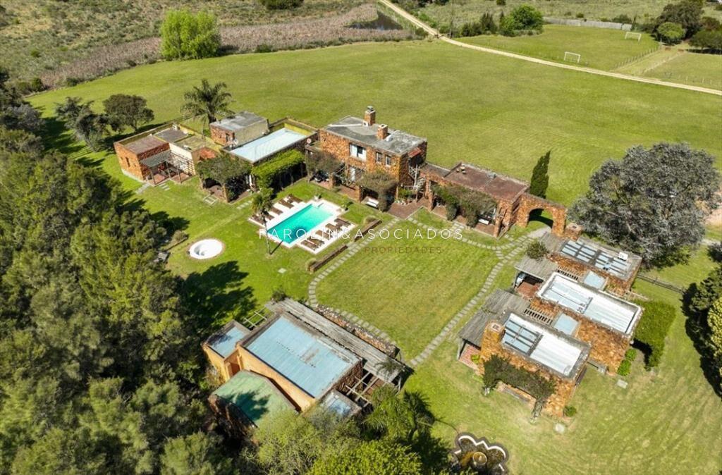 Chacra en Venta de 8 Dormitorios en Camino Punta