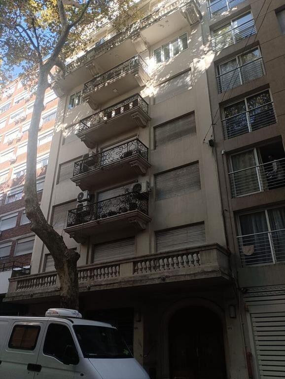 De categoría, muy amplio, en muy buen estado. Cómodo garage