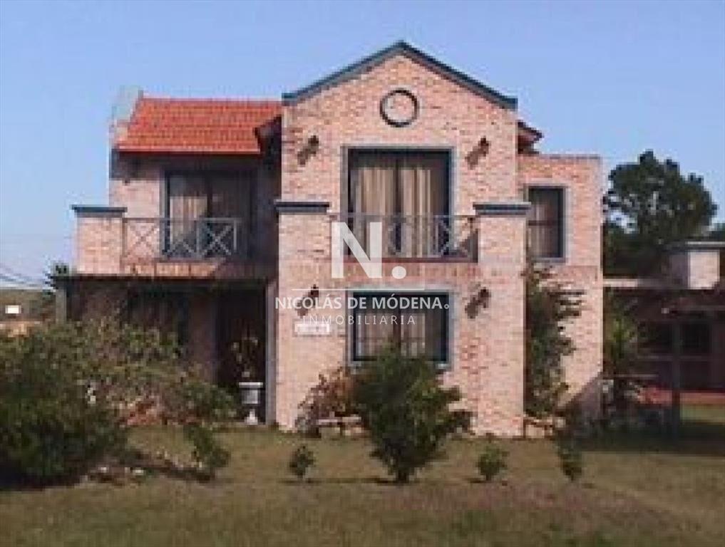 CASA EN VENTA EN ZONA DE TIO TOM