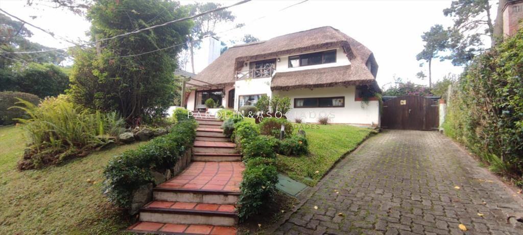 Oportunidad - Hermosa Casa en venta de 3 dormitorios en Pin