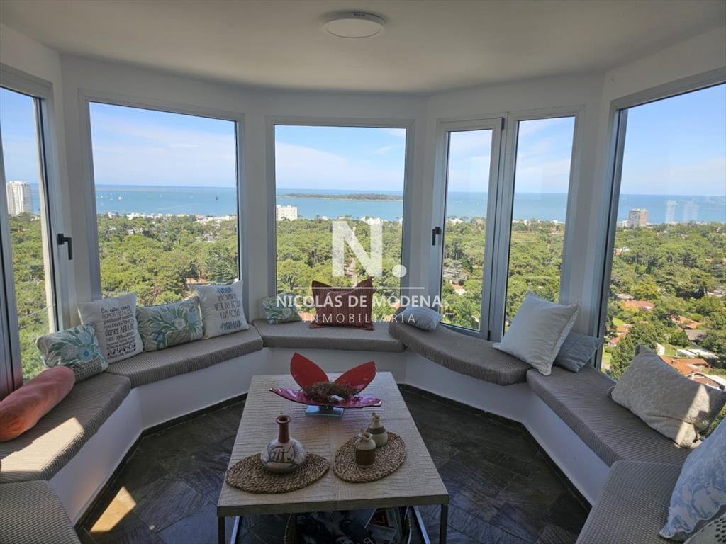 Vende departamento Penthouse de 4 dormitorios en