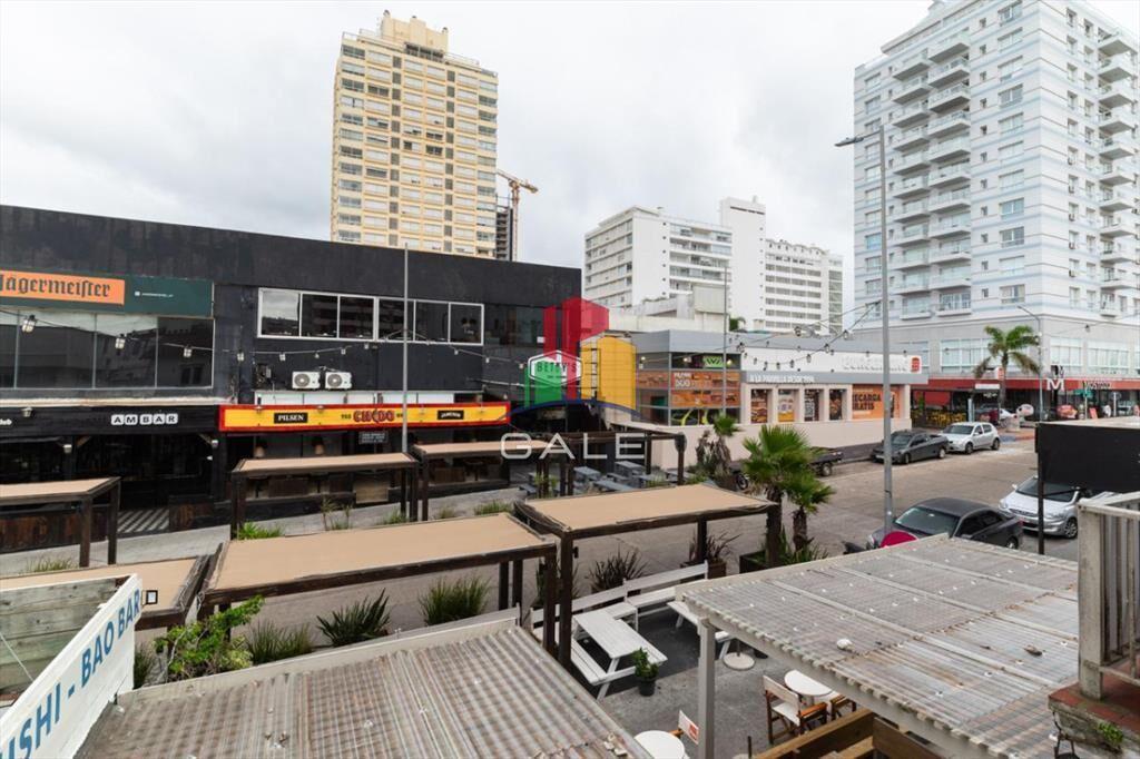 Apartamento en venta de 3 dormitorios y de en del