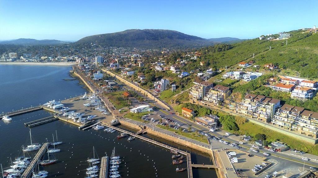 Casa a la Venta Frente al Mar en Piriápolis