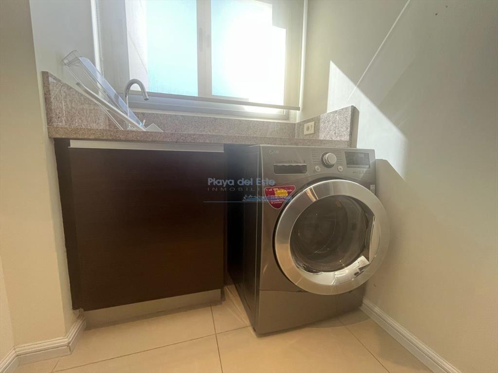Apartamento en Venta de 3 dormitorios en Punta ,