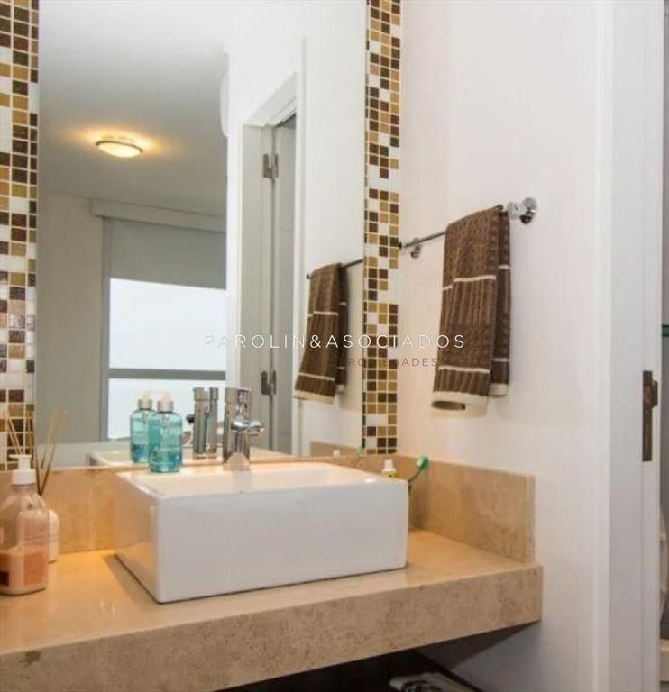 Apartamento en venta en piso alto en Forest Punta