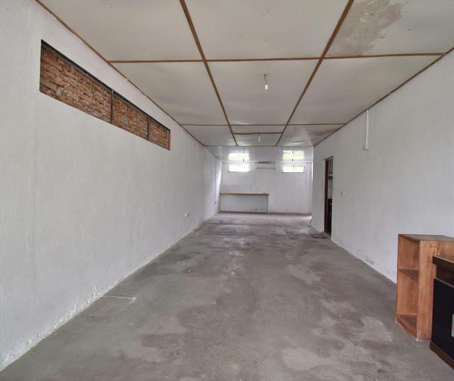 CASA CON LOCAL EN VENTA EN LOS PINOS