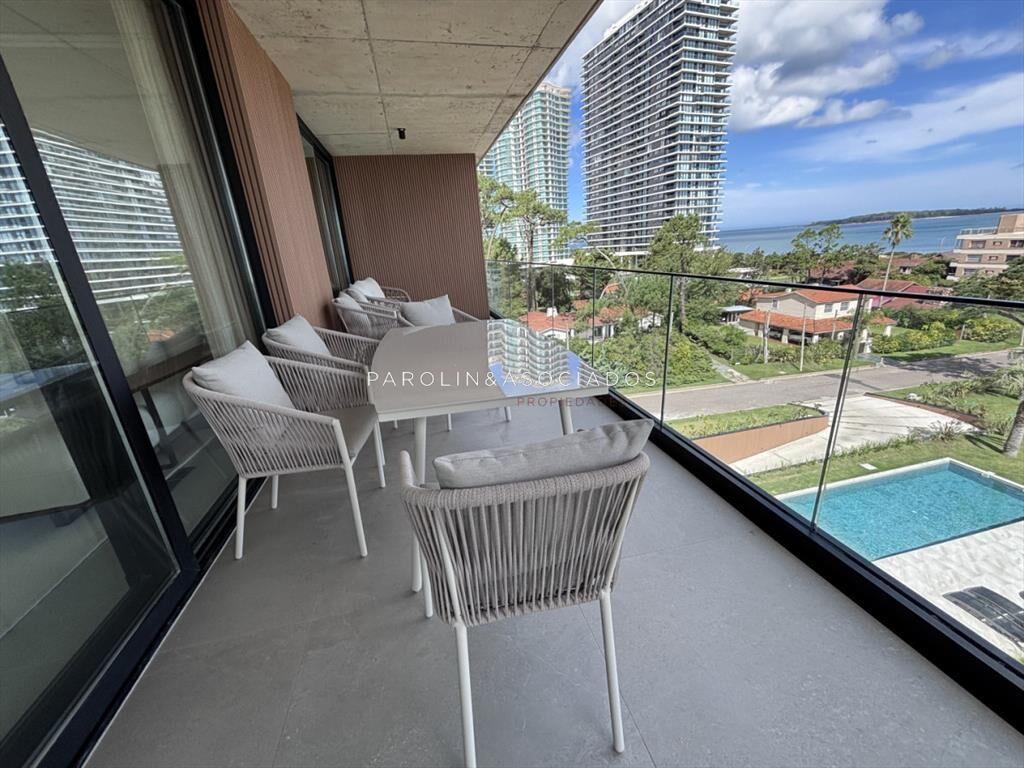 EXCLUSIVO APARTAMENTO EN VENTA DE 3 DORMITORIOS