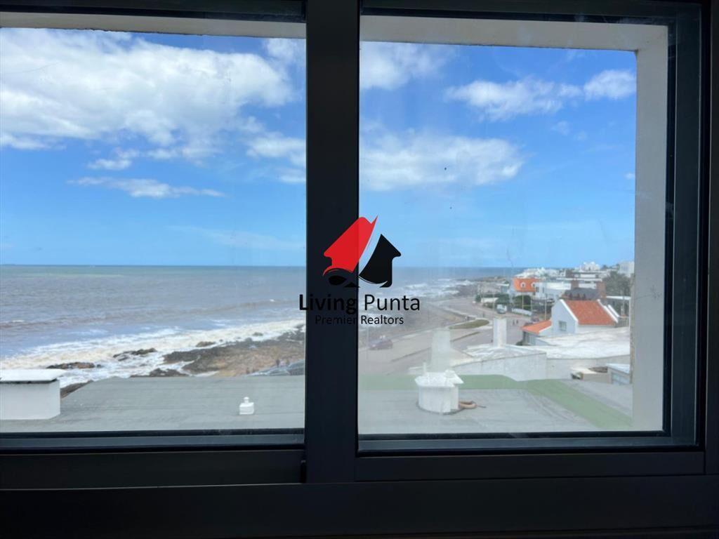 Apartamento en venta frente al mar. En
