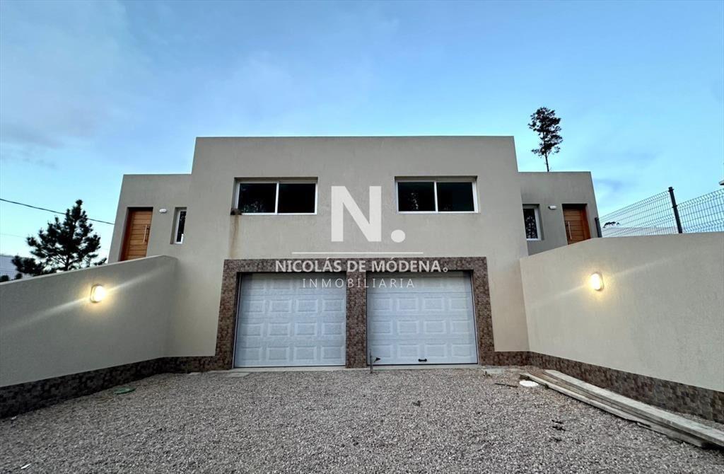 Casa a estrenar en propiedad horizontal en Altos