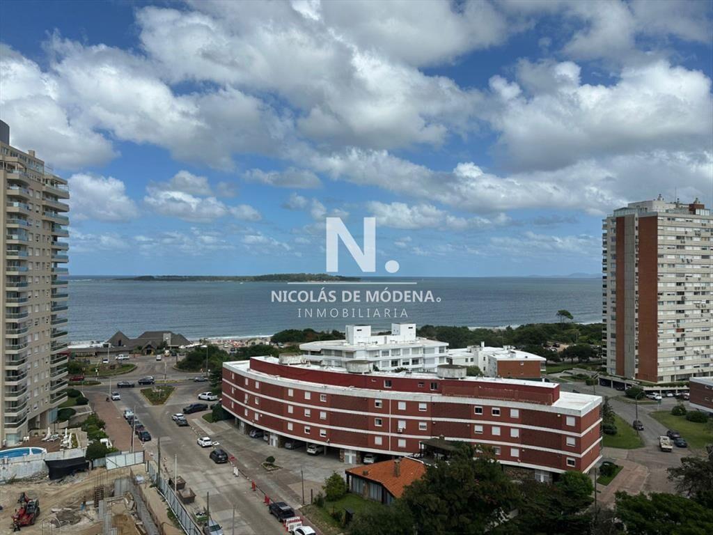 En venta apartamento de 3 dormitorios en Mansa,